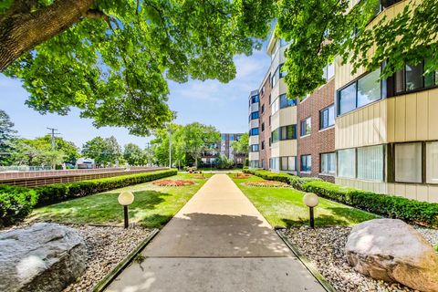 Tiny photo for 5500 Lincoln Avenue #201W, Morton Grove, IL 60053 (MLS # 12631796)