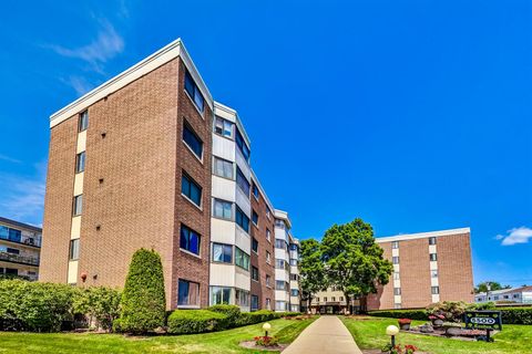 Photo of 5500 Lincoln Avenue #201W, Morton Grove, IL 60053 (MLS # 12631796)