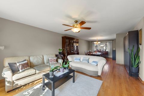 Tiny photo for 820 Sudbury Court, Schaumburg, IL 60193 (MLS # 12585838)