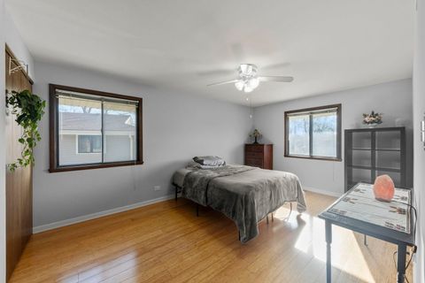 Tiny photo for 820 Sudbury Court, Schaumburg, IL 60193 (MLS # 12585838)