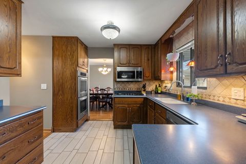 Tiny photo for 820 Sudbury Court, Schaumburg, IL 60193 (MLS # 12585838)