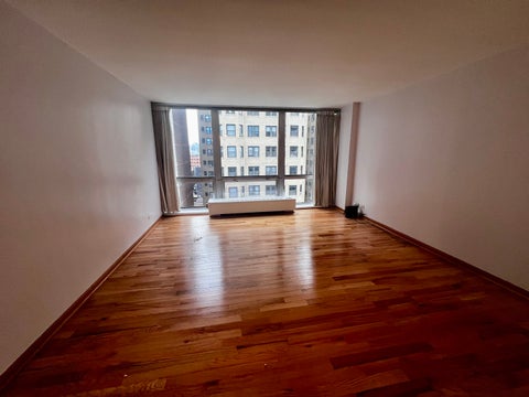 Tiny photo for 2400 N Lakeview Avenue #1007, Chicago, IL 60614 (MLS # 12790382)