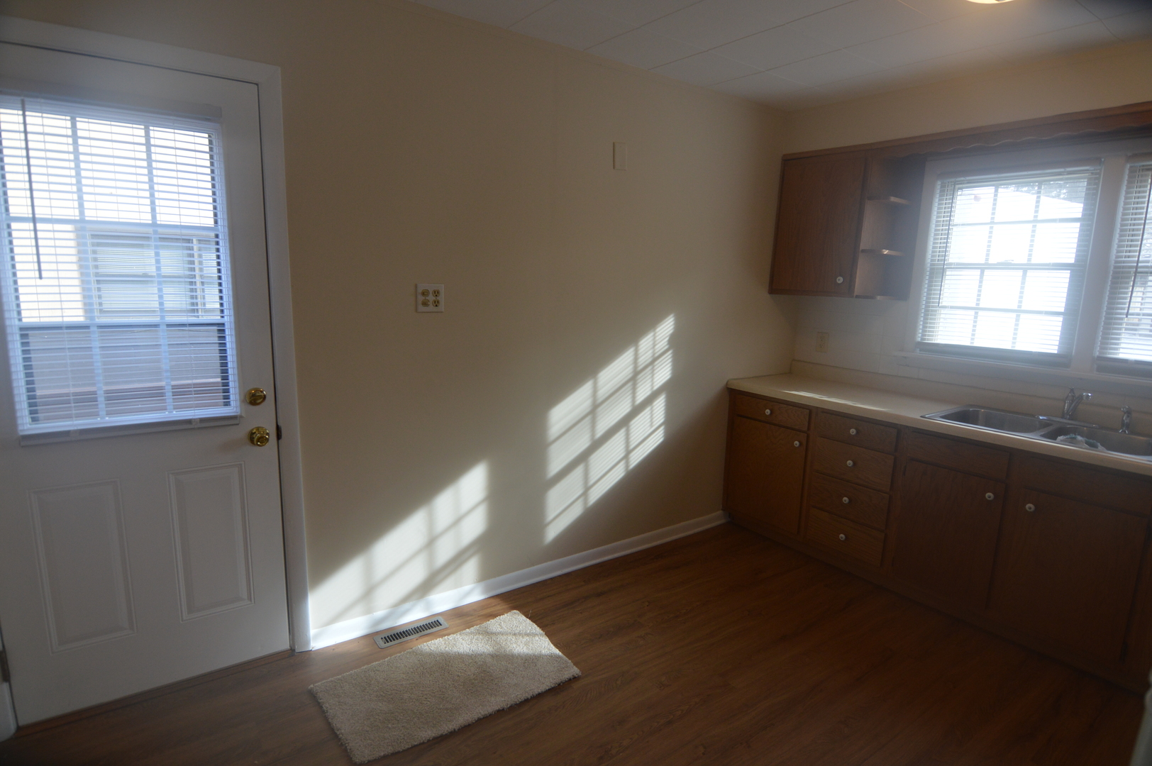 28601 N Washington Avenue