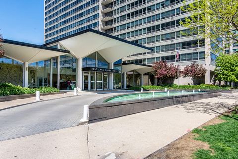 Photo of 3550 N Lake Shore Drive #301, Chicago, IL 60657 (MLS # 12646112)