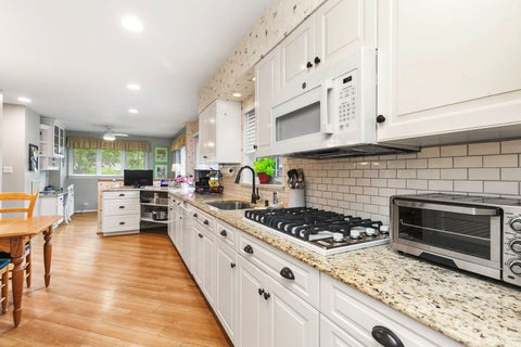 Tiny photo for 404 Sunset Drive, Wilmette, IL 60091 (MLS # 12640868)