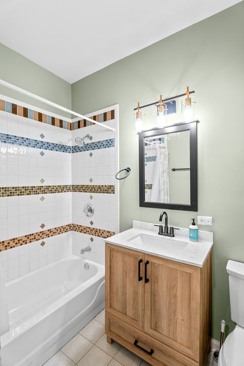Tiny photo for 5437 S Hyde Park Boulevard #3S, Chicago, IL 60615 (MLS # 12681173)