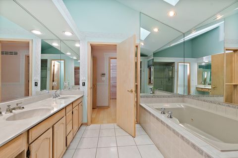 Tiny photo for 15 Laurel Oak Court, Burr Ridge, IL 60527 (MLS # 12485138)