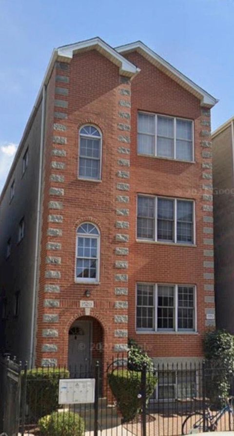 1520 W Superior Street G Chicago IL 60642