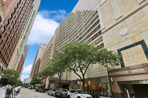 Photo of 110 E DELAWARE Place #1902, Chicago, IL 60611 (MLS # 12661036)