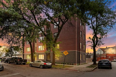 3653 W Barry Avenue Chicago IL 60618