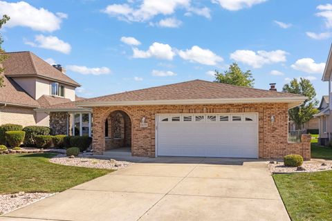 Tiny photo for 14051 E Laramie Court, Crestwood, IL 60418 (MLS # 12473880)