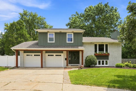 Photo of 4415 Montclair Court, Bettendorf, IA 52722 (MLS # 12745439)