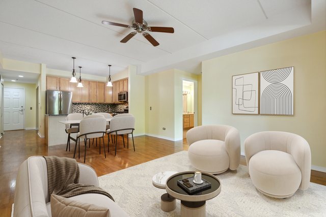 2335 W Belle Plaine Avenue 106