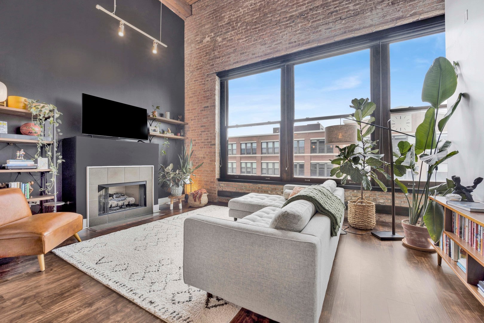2303 S MICHIGAN Avenue 507