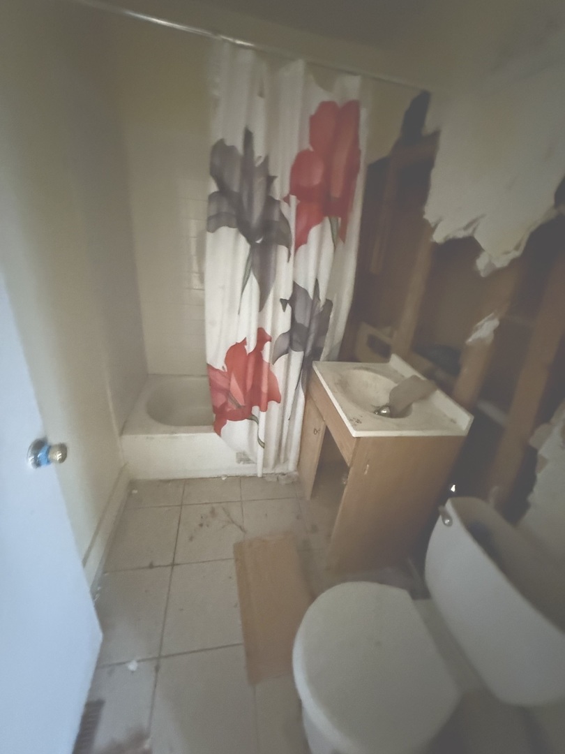 10611 S COTTAGE GROVE Avenue