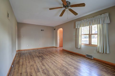 Tiny photo for 602 E 3rd Street, Rock Falls, IL 61071 (MLS # 12467302)