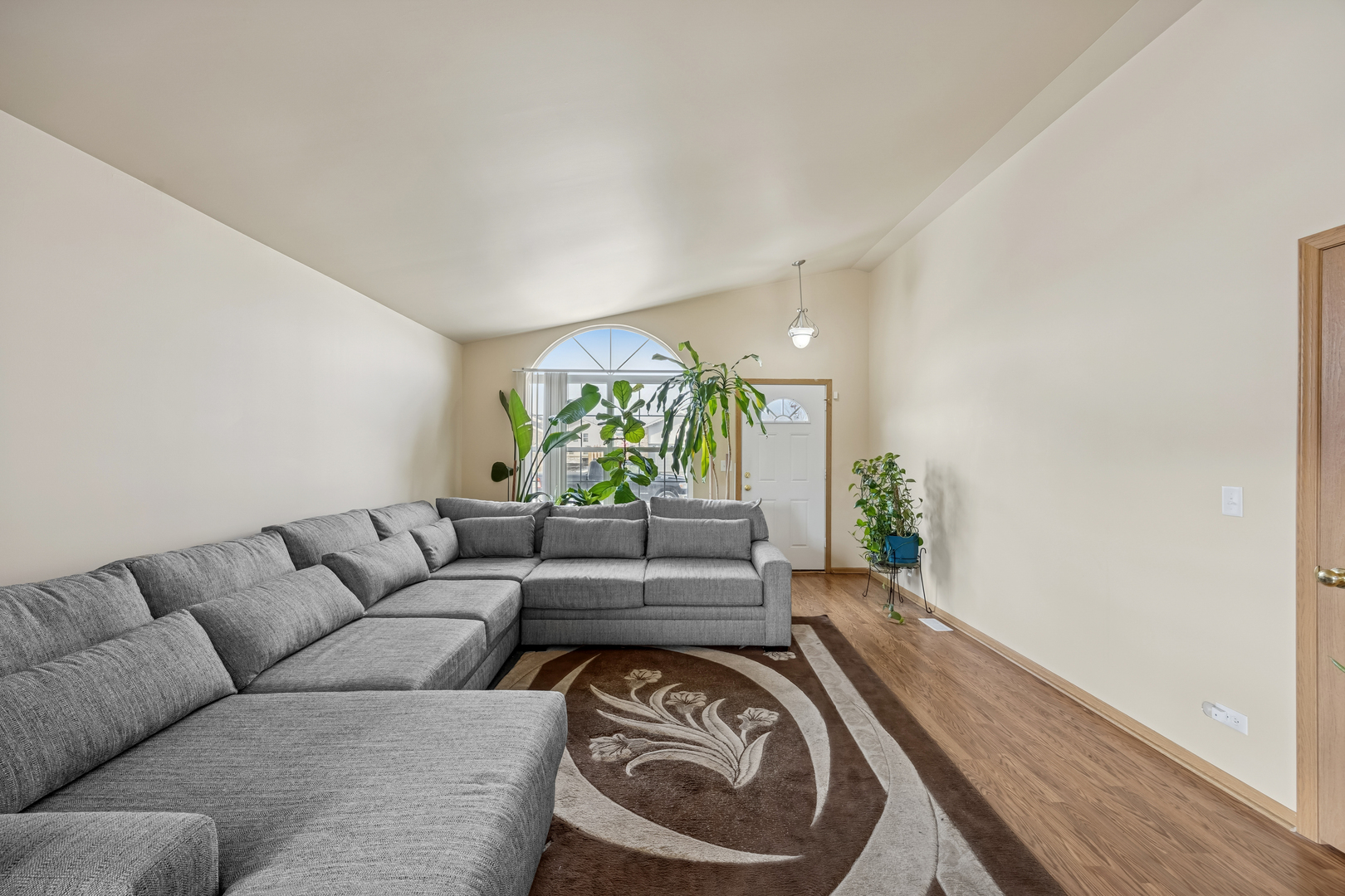 14925 Whipple Avenue