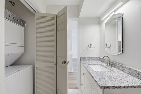 Tiny photo for 7051 W Touhy Avenue #610, Niles, IL 60714 (MLS # 12607712)