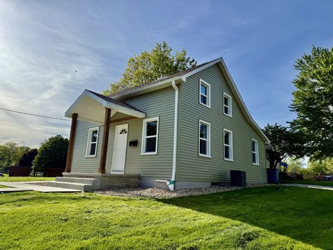 Photo of 2703 Main Street, Peru, IL 61354 (MLS # 12646862)