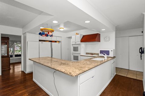 Tiny photo for 28 Plymouth Court, Lincolnshire, IL 60069 (MLS # 12522402)