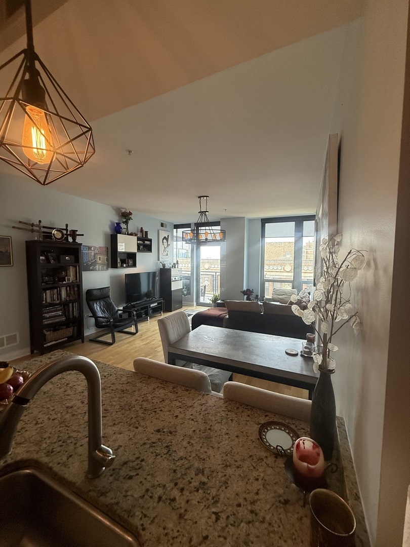 565 W Quincy Street 1108