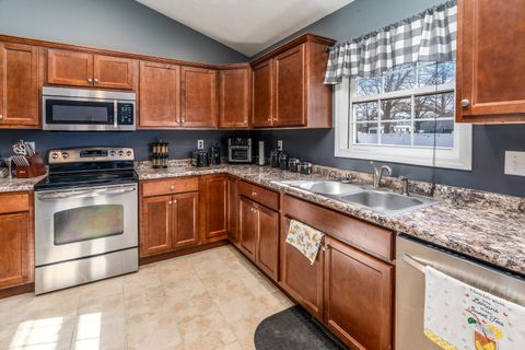 Tiny photo for 1144 W Webster Street, Benton, IL 62812 (MLS # 12566666)