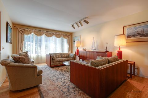 Tiny photo for 939 Ridgeland Avenue, Mundelein, IL 60060 (MLS # 12519654)