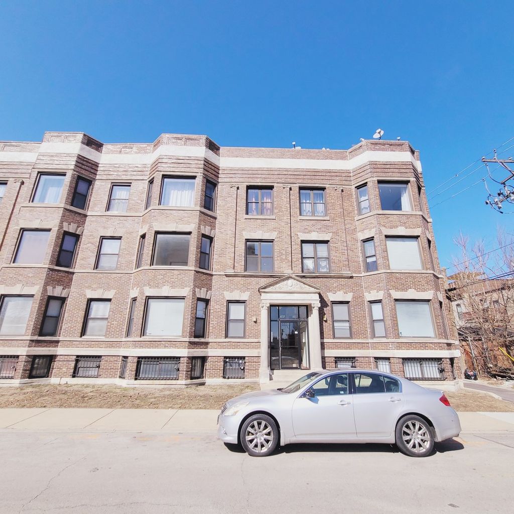 Photo for 346 E 41st Street #2, Chicago, IL 60653 (MLS # 12506823)