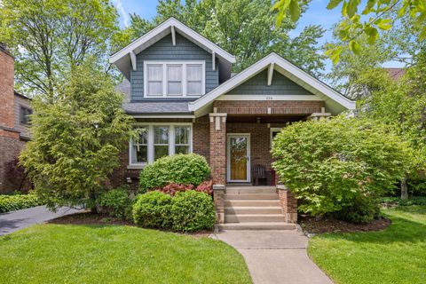 Photo of 226 S Walnut Avenue, Arlington Heights, IL 60005 (MLS # 12660653)
