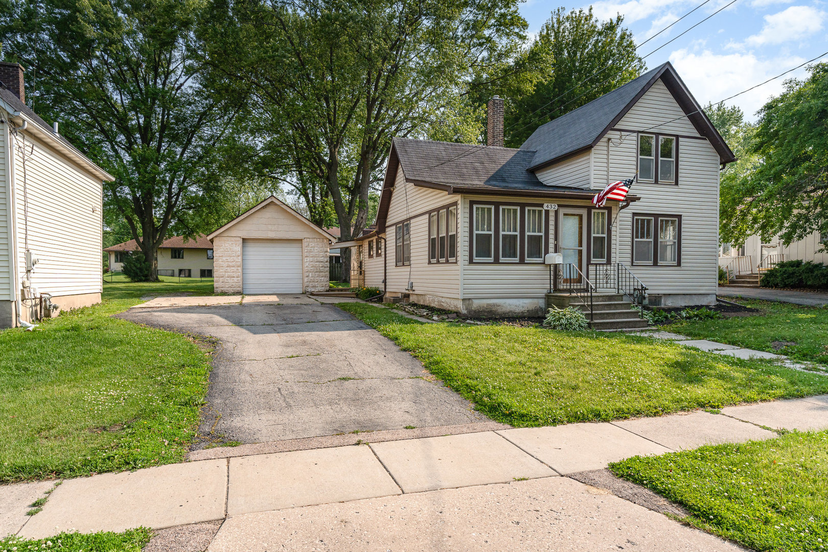 432 E Elm Street