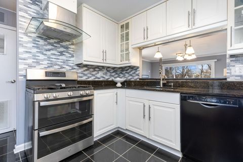 Tiny photo for 5524 S Bruner Street, Hinsdale, IL 60521 (MLS # 12574460)