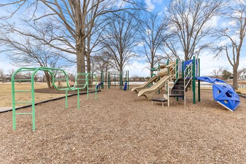 Tiny photo for 5524 S Bruner Street, Hinsdale, IL 60521 (MLS # 12574460)