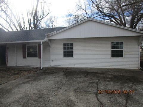 Tiny photo for 1405 Pearl Street, Eldorado, IL 62930 (MLS # 12583551)