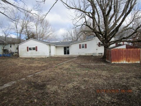 Tiny photo for 1405 Pearl Street, Eldorado, IL 62930 (MLS # 12583551)
