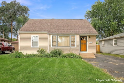 Tiny photo for 1124 Fulton Avenue, Winthrop Harbor, IL 60096 (MLS # 12768919)
