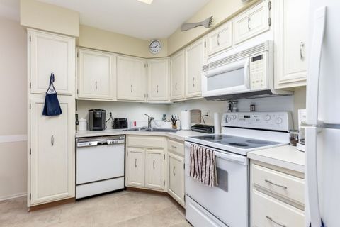 Tiny photo for 200 Lake Boulevard #415, Buffalo Grove, IL 60089 (MLS # 12645087)