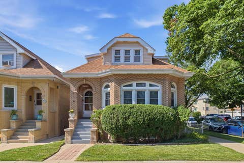 Photo of 5800 W Giddings Street, Chicago, IL 60630 (MLS # 12710230)