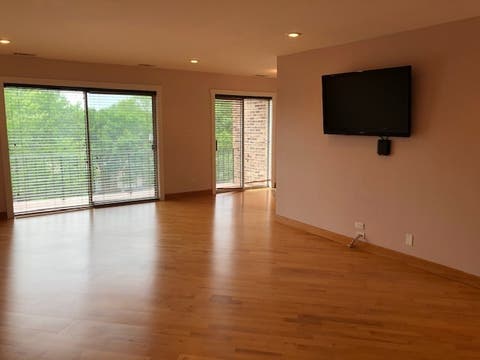 Tiny photo for 725 W Huntington Commons Road #401, Mount Prospect, IL 60056 (MLS # 12744055)