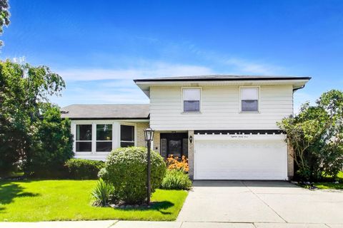Photo of 1823 E CAMP MCDONALD Road, Mount Prospect, IL 60056 (MLS # 12697698)