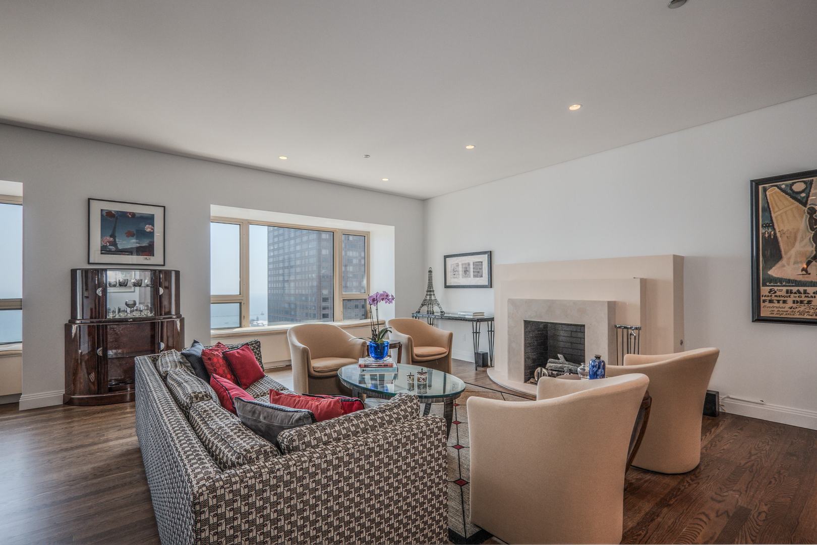 800 N Michigan Avenue 5402