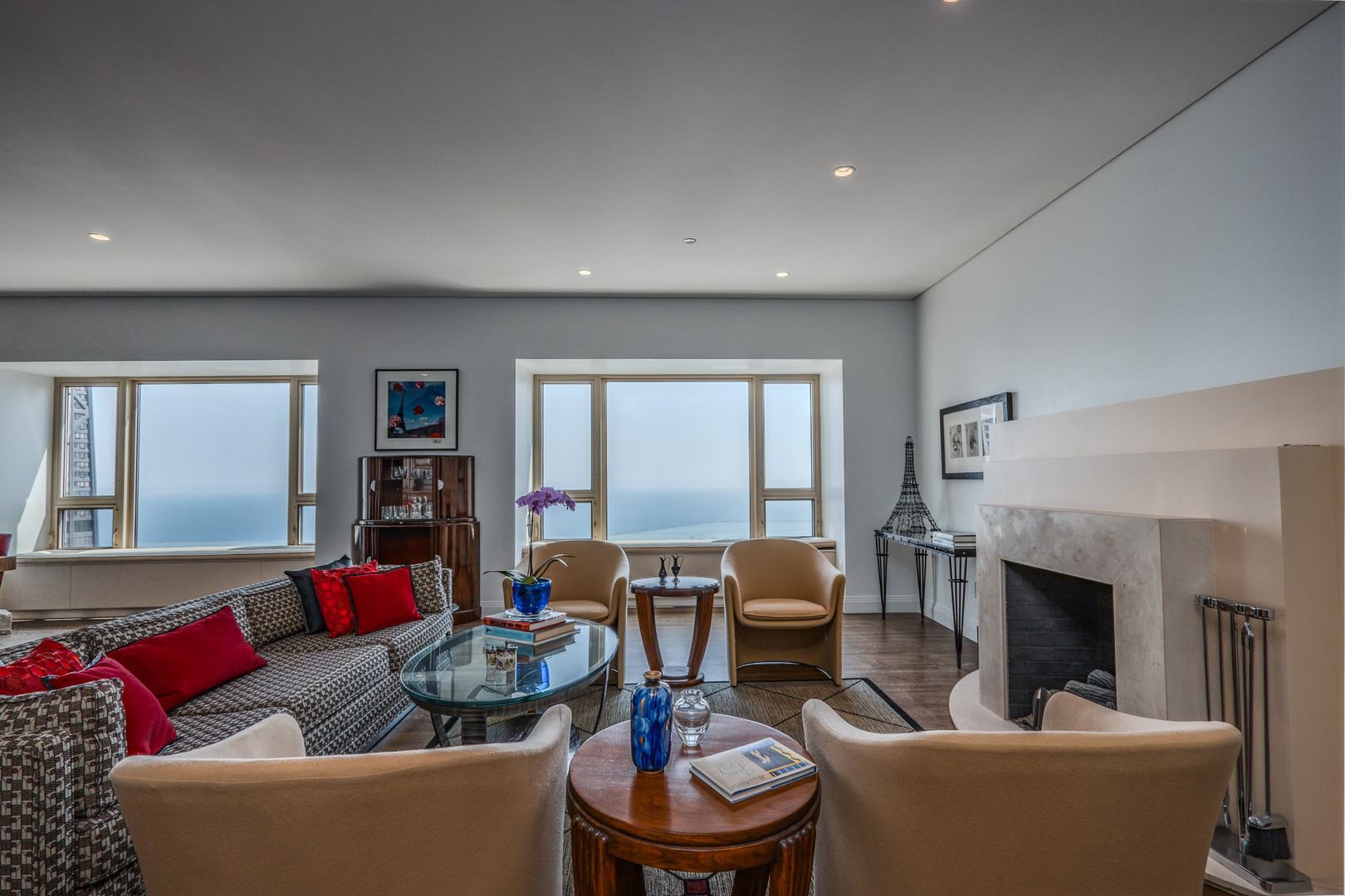 800 N Michigan Avenue 5402