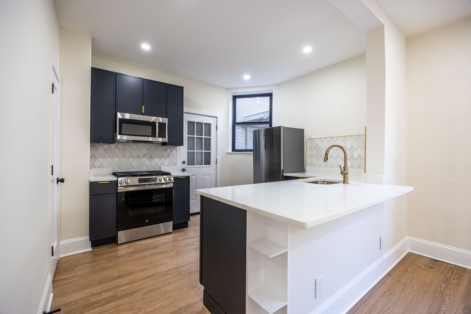 4638 N Hamilton Avenue 1F