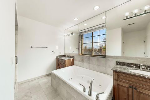 Tiny photo for 5321 N Lincoln Avenue #3E, Chicago, IL 60625 (MLS # 12620357)
