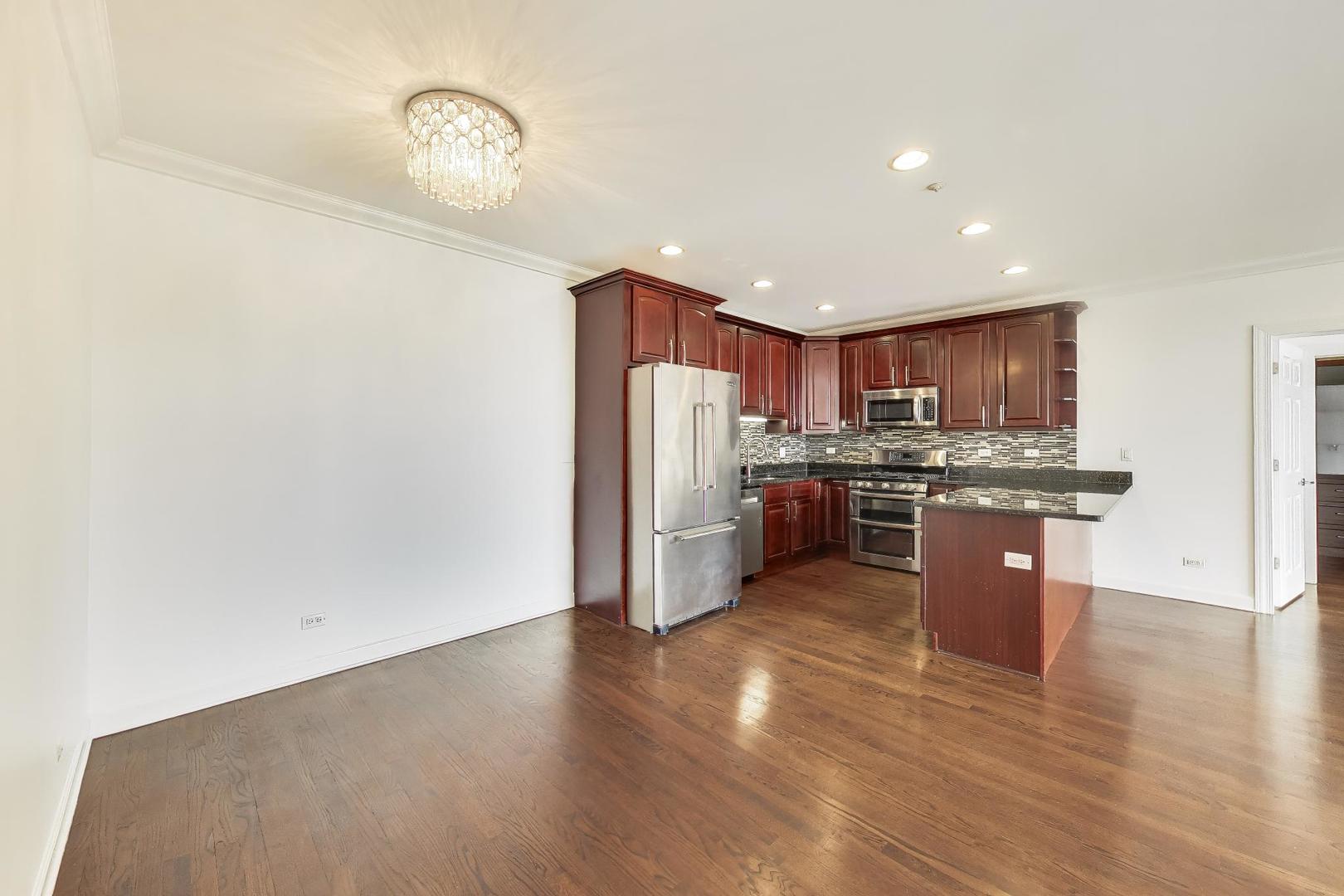 5321 N Lincoln Avenue 3E