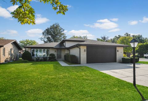 Photo of 11201 S Deerpath Lane, Palos Hills, IL 60465 (MLS # 12485333)