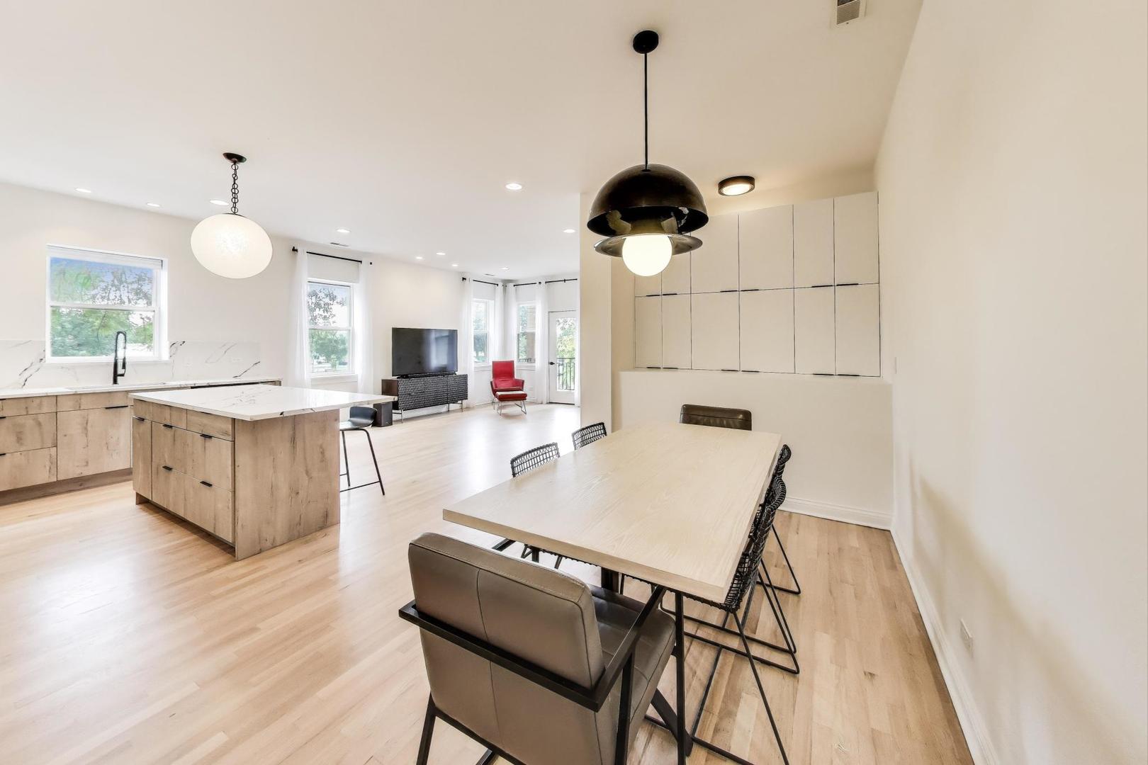 3132 W North Avenue 2