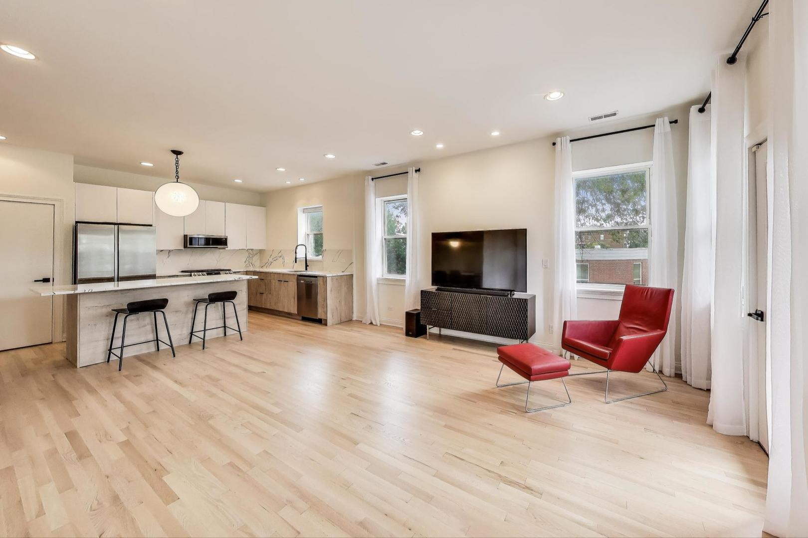 3132 W North Avenue 2