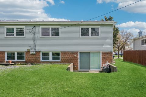 Tiny photo for 76 Briar Street, Glen Ellyn, IL 60137 (MLS # 12626494)