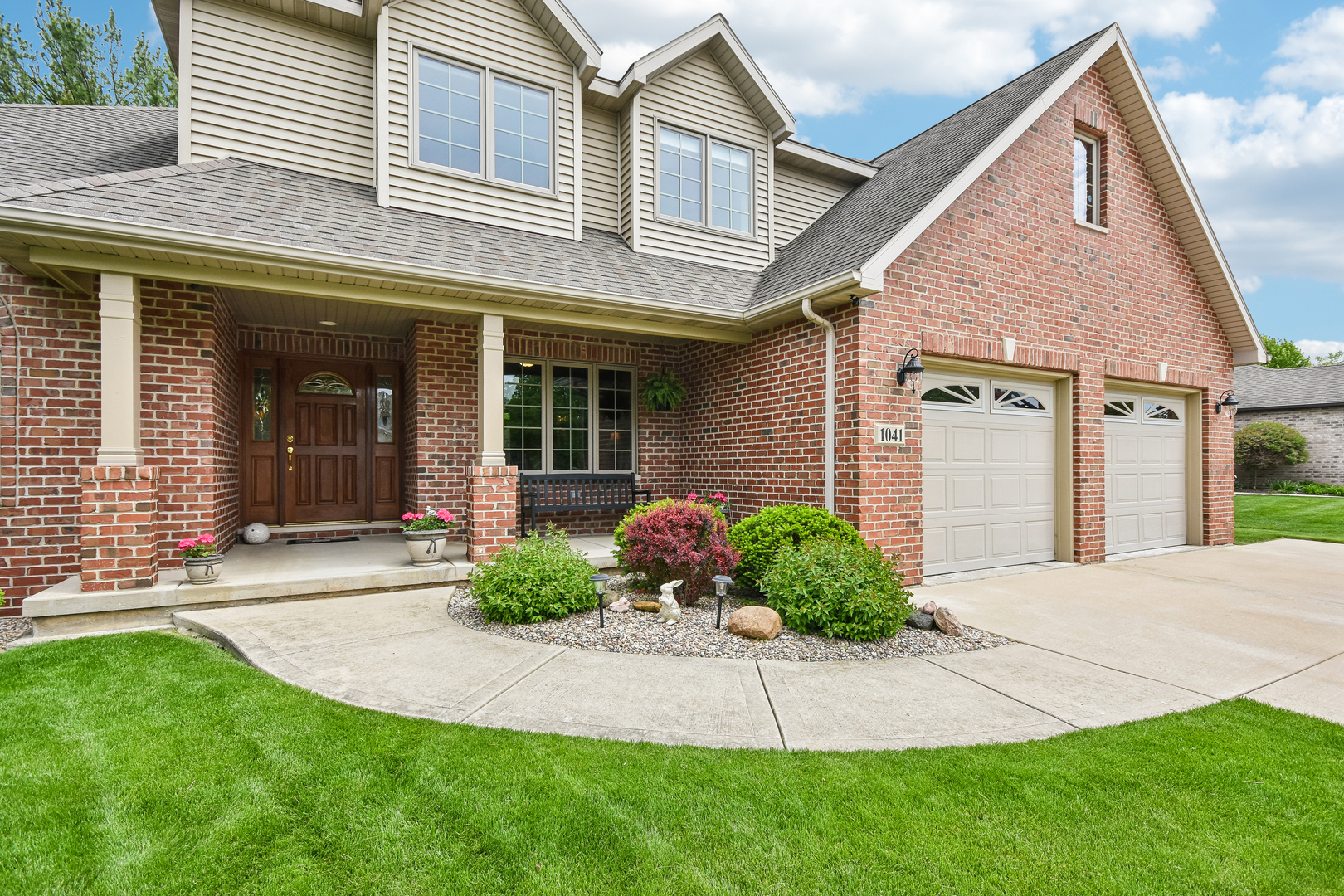 1041 Lakeview Drive