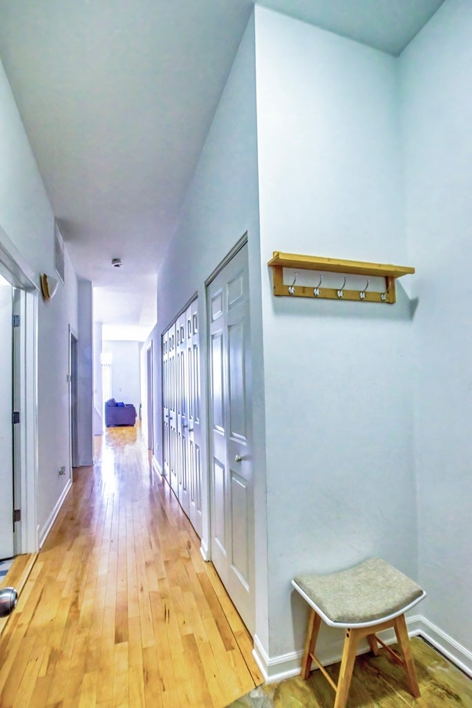 4050 N Lincoln Avenue 202